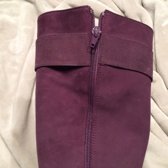 Browns Purple suede boots with gold hardware - Picture 4 of 5